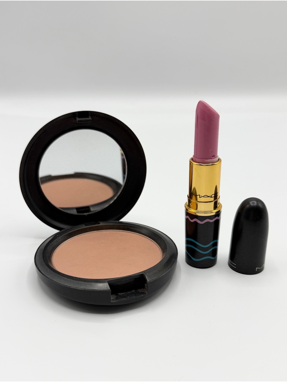 LE MAC Zandra Rhodes Collection Lipstick & Powder